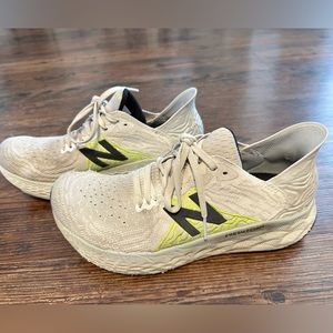 New balance 1080’s style version 10. In good condition